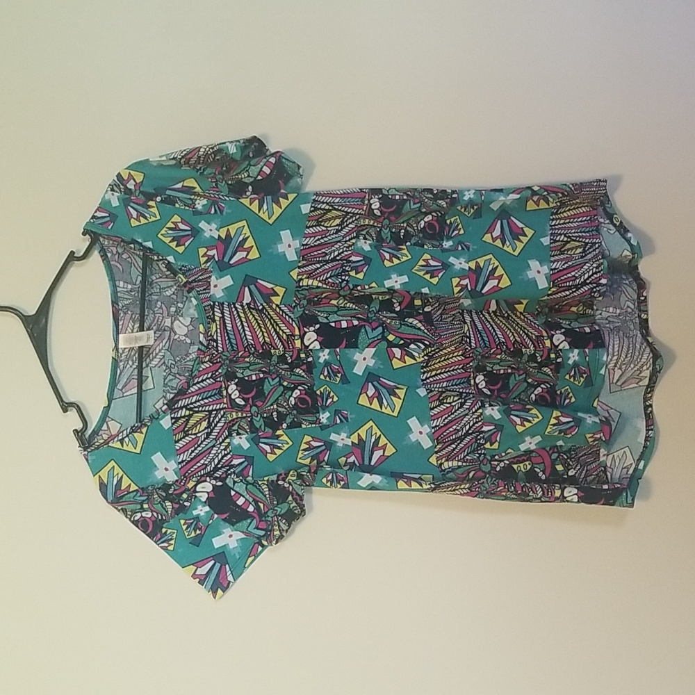 Lularoe Small Classic Tee